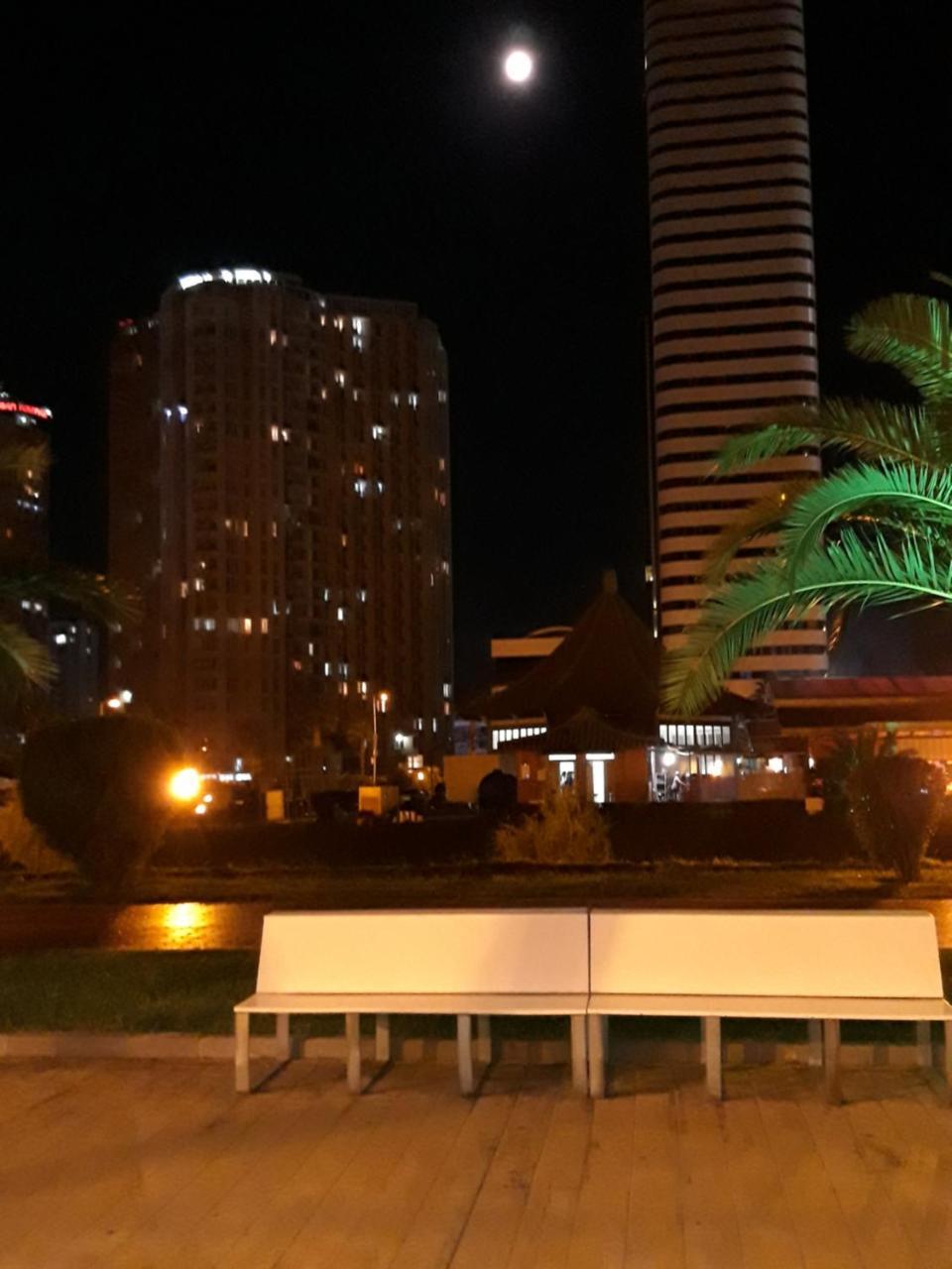 Mari Apartment Batumi Exteriör bild